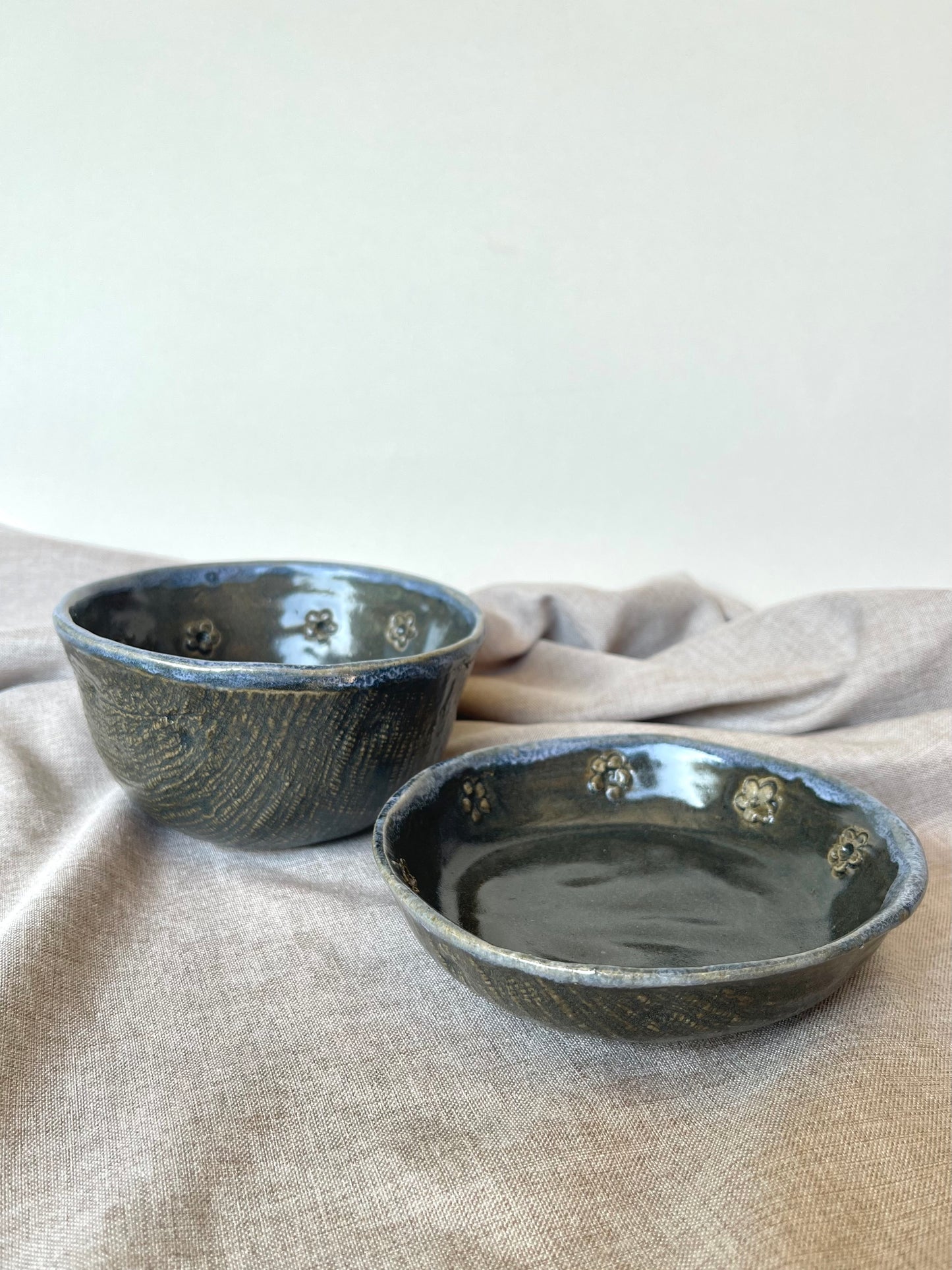 Dúo de Pocillos de Cerámica Gres Gris Borde Azul Hechos a Mano