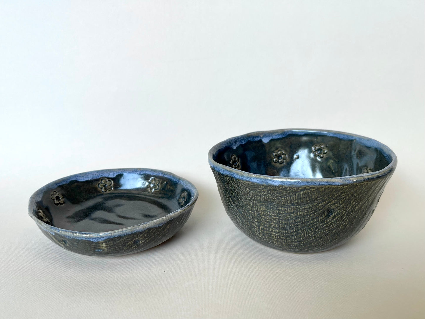 Dúo de Pocillos de Cerámica Gres Gris Borde Azul Hechos a Mano