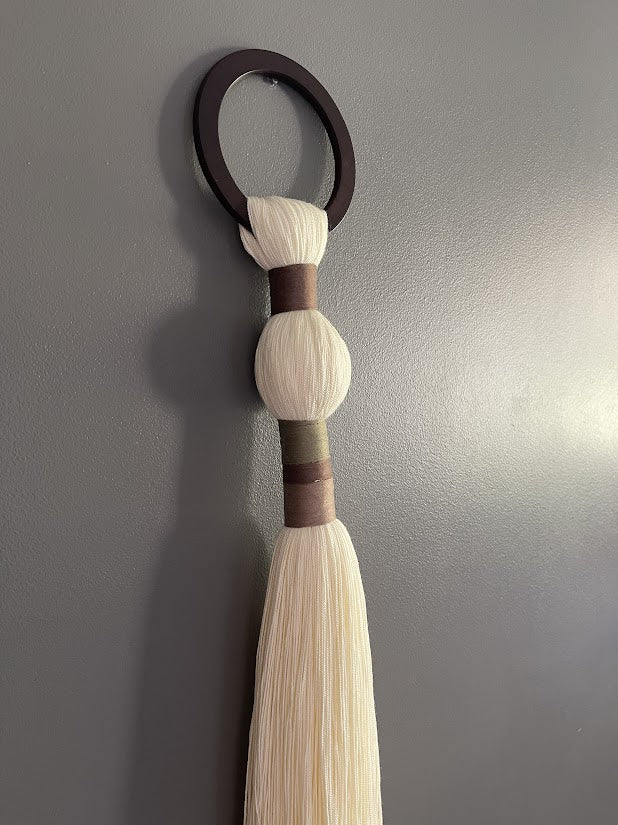 Borla Decorativa Mural de Algodón con Aro de Madera | Hecho a Mano