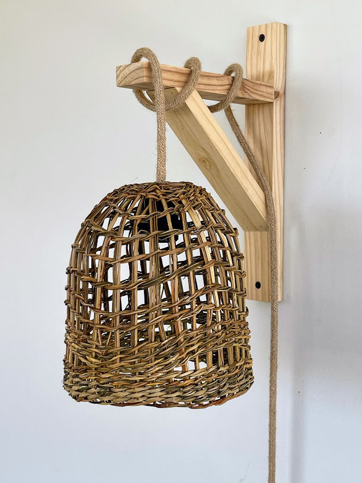 Lámpara Cejar Calada 20x20 con Soporte de Pared - Veta Indómita