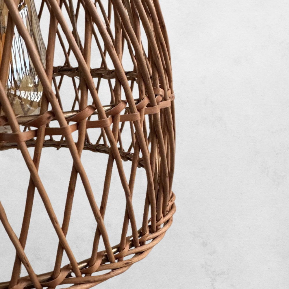 Lámpara mimbre enrejada pequeña con soporte - Veta Indómita