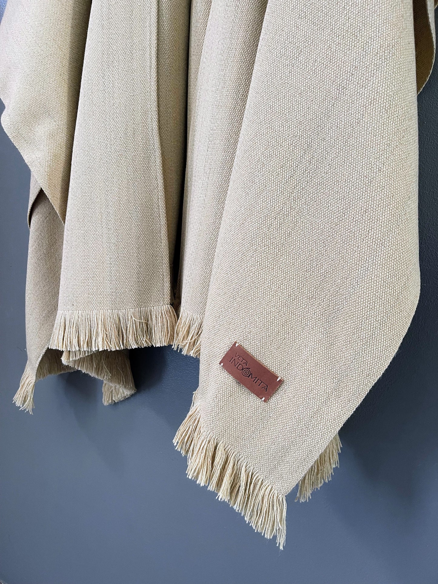 Ruana Gruesa de Lana | Tejida en Telar - Veta Indómita