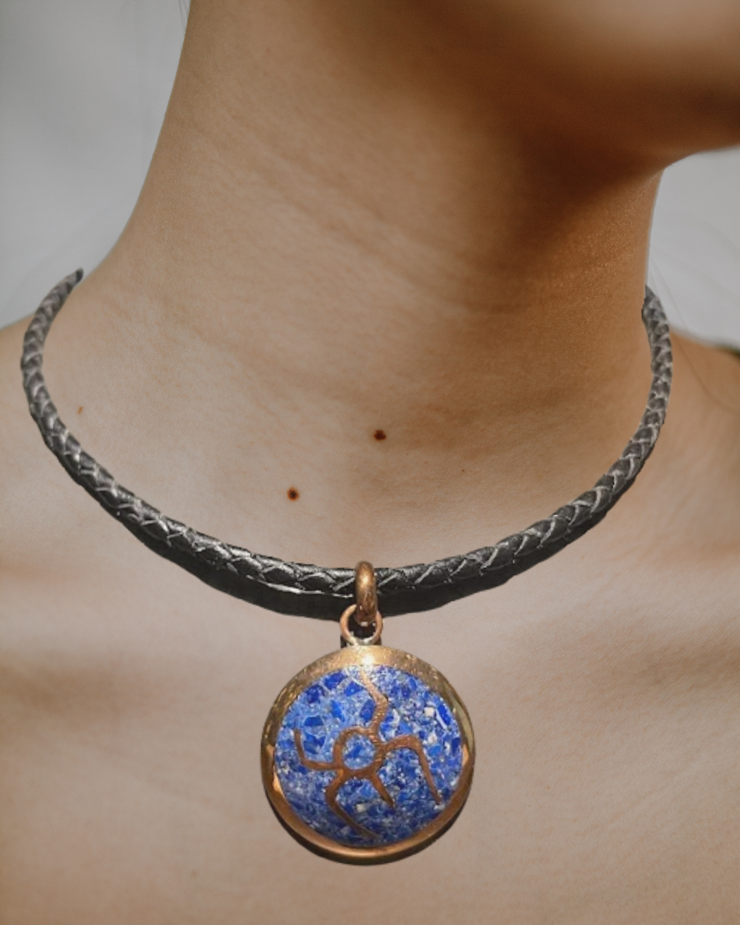 Collar Diaguita Curvo en Crisocola o Lapislázuli – Arte Rupestre Chileno