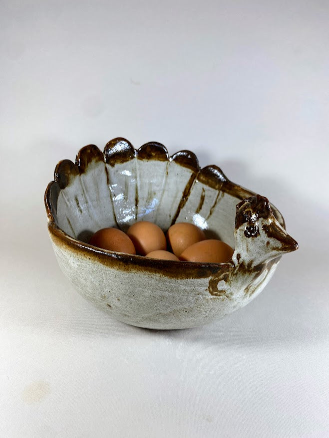 Gallina Huevera de Cerámica Gres – Artesanía de Guangualí (Tamaño Grande) - Veta Indómita
