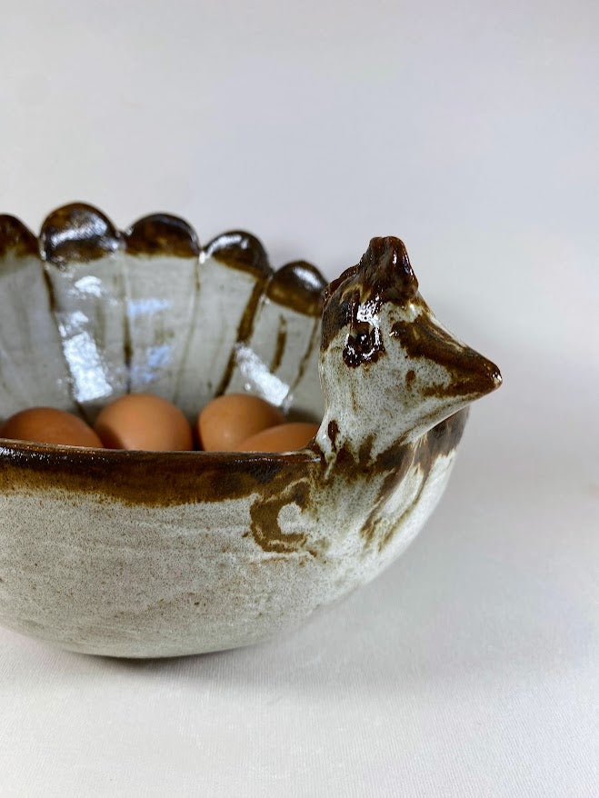Gallina Huevera de Cerámica Gres – Artesanía de Guangualí (Tamaño Grande) - Veta Indómita