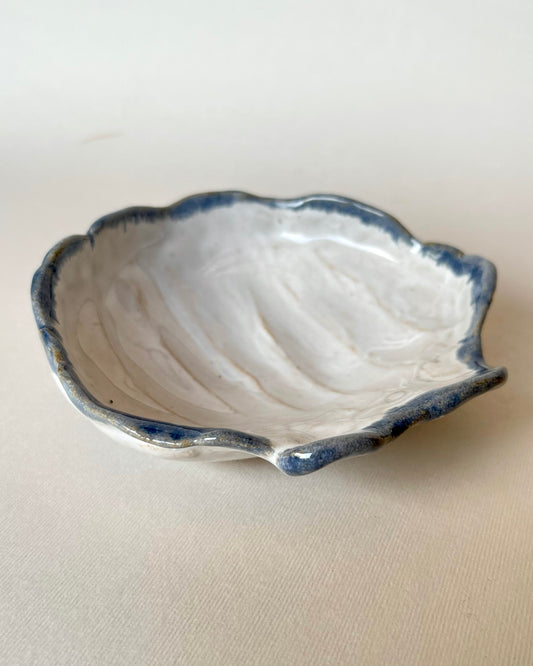 Pocillo de Cerámica Ostión Blanco con Borde Azul