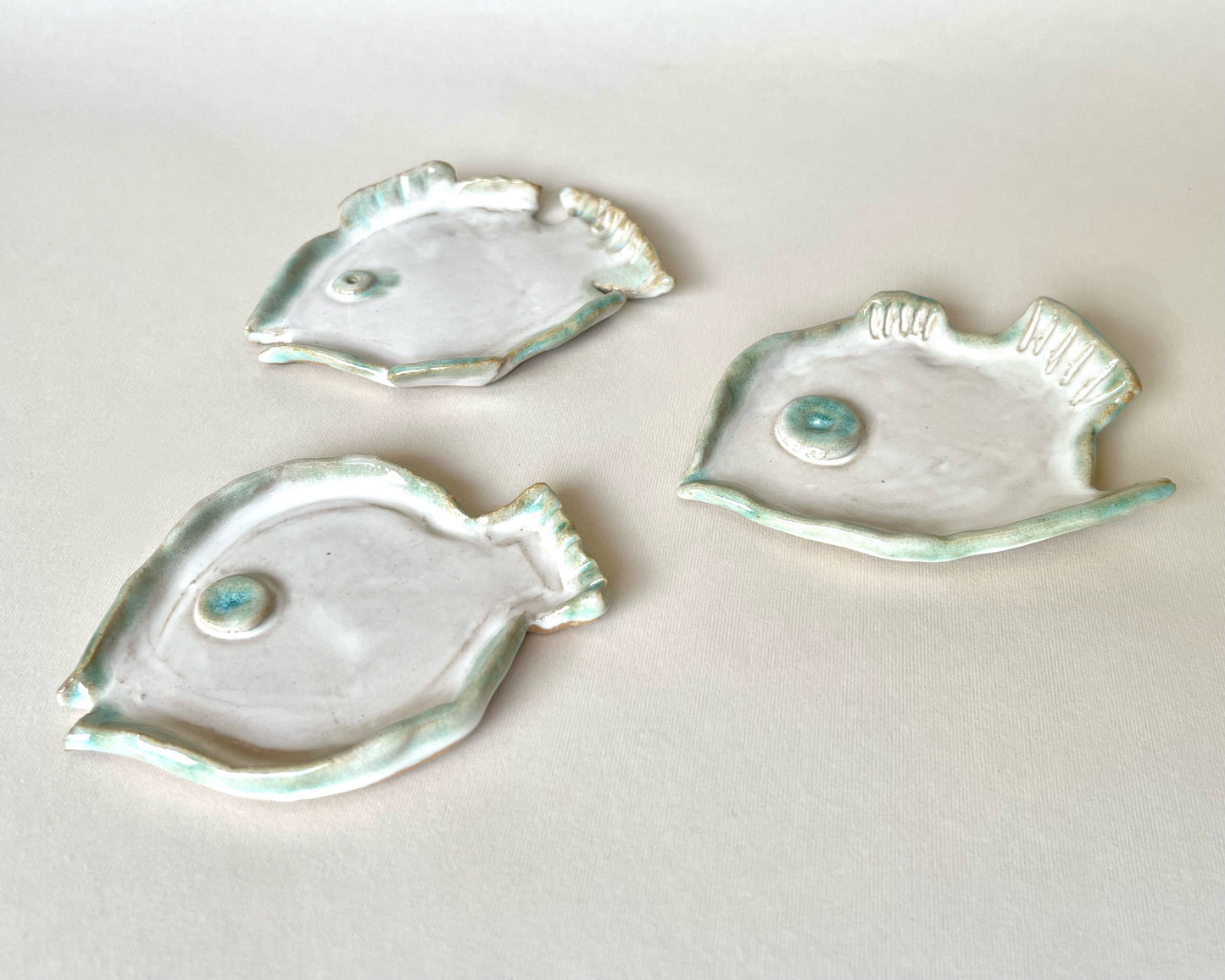 Set de Tres Platitos en Forma de Pececitos – Cerámica Hecha a Mano