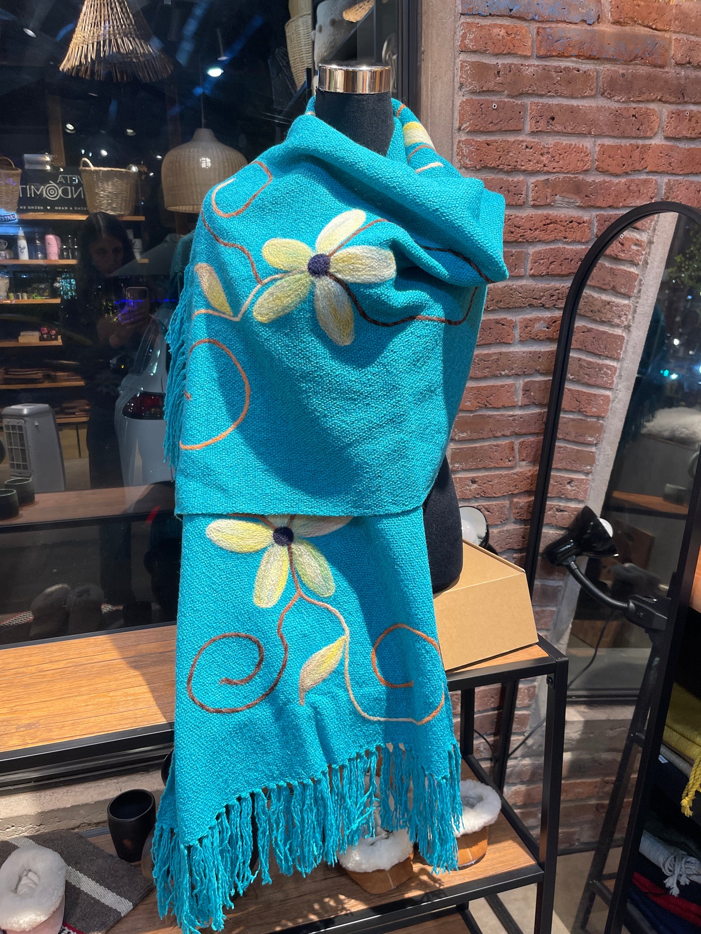 Bufanda Echarpe de Lana con Flores | Hecho a mano