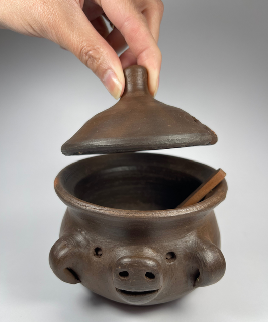 Azucarera de greda de cerdito con tapa