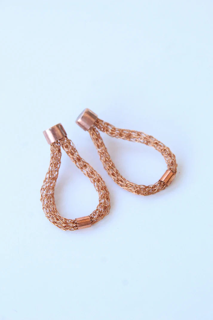 Aros Cromáticos de Cobre Tejido | Joyería en Cobre