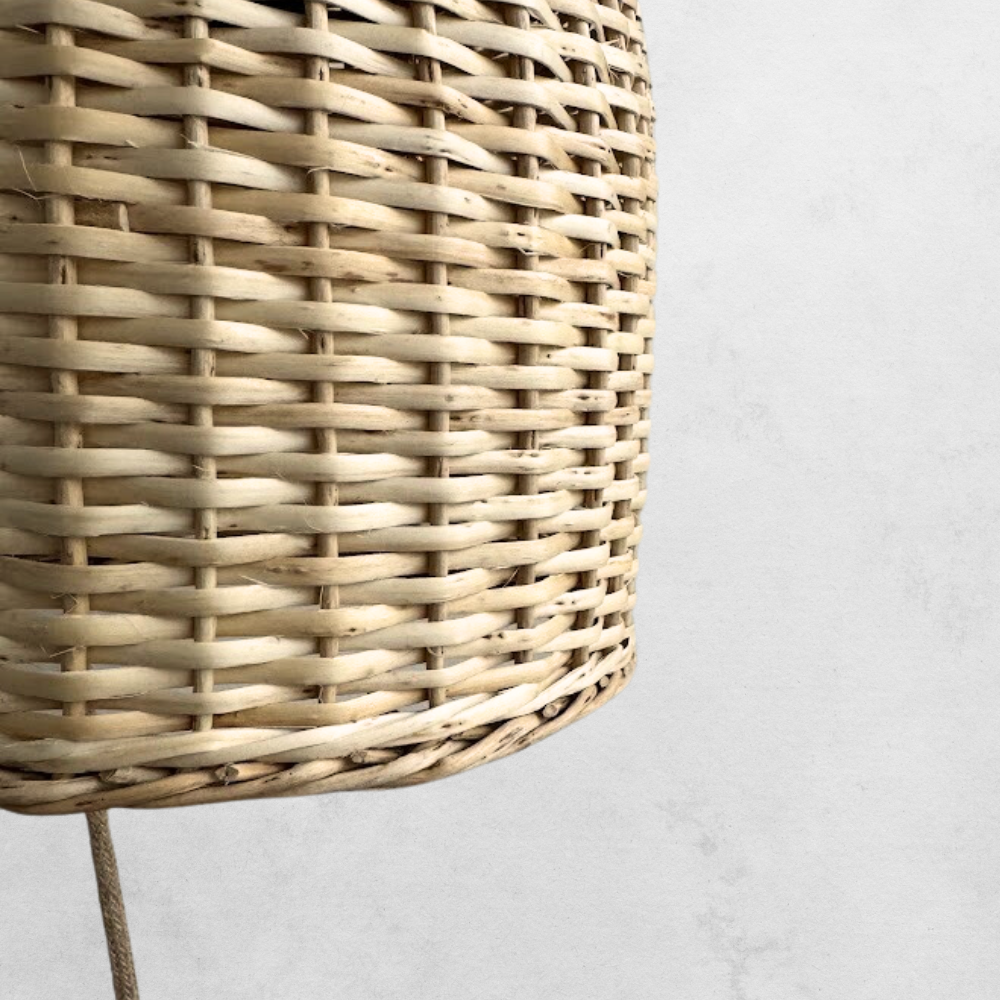 Lámpara Campana Tejida Natural 22x22 con Soporte de Madera - Veta Indómita