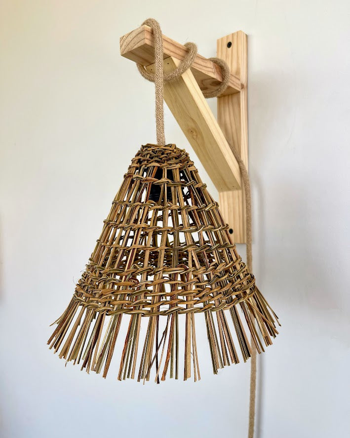Lámpara Licancabur Cono 20x20 con Soporte de Pared - Veta Indómita