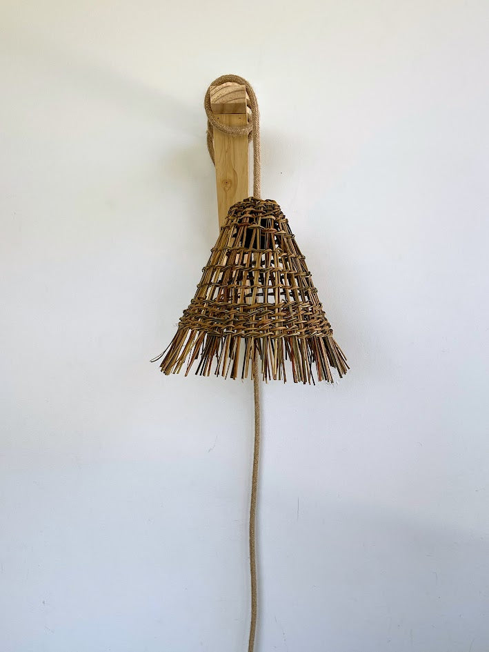 Lámpara Licancabur Cono 20x20 con Soporte de Pared - Veta Indómita