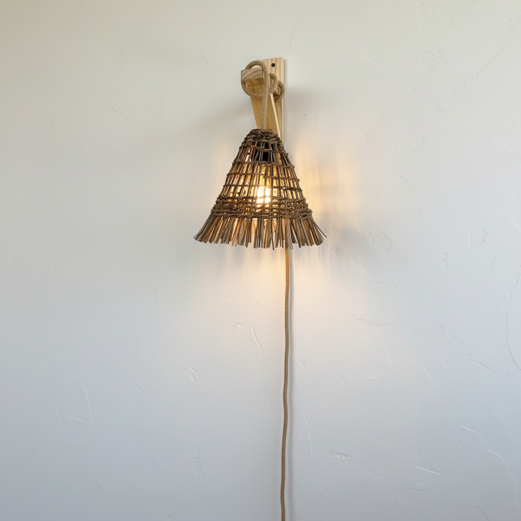 Lámpara Licancabur Cono 20x20 con Soporte de Pared