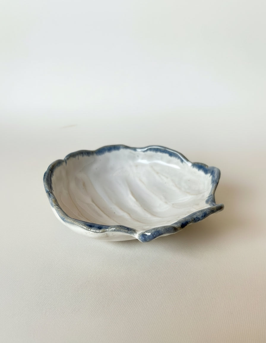 Pocillo de Cerámica Ostión Blanco con Borde Azul
