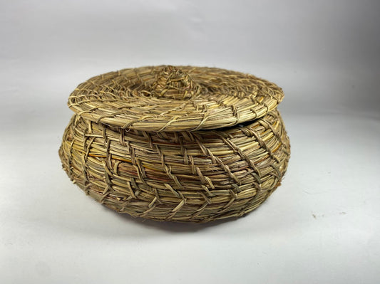 Canasto Contenedor con Tapa de Pita Natural – 19x8 cm - Veta Indómita