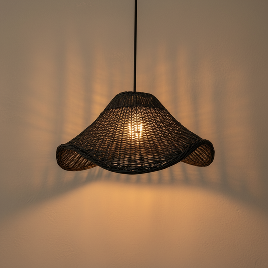 Lámpara Colgante Mantarraya Negra 60 cm de Mimbre - Veta Indómita