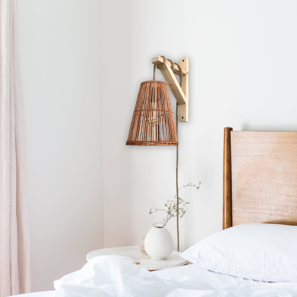 Lámpara Cono de Mimbre 22x25 con Soporte de Madera - Veta Indómita