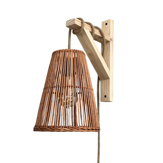 Lámpara Cono de Mimbre 22x25 con Soporte de Madera - Veta Indómita