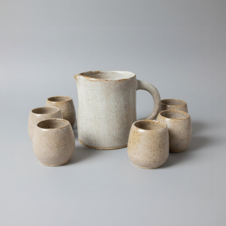 Set de Pisco Sour de Cerámica Gres Hecho a Mano | Jarro + 6 Vasos